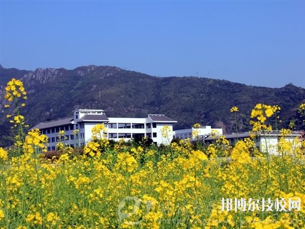 樂清市雁蕩山旅游學(xué)校2020年報(bào)名條件、招生要求、招生對(duì)象