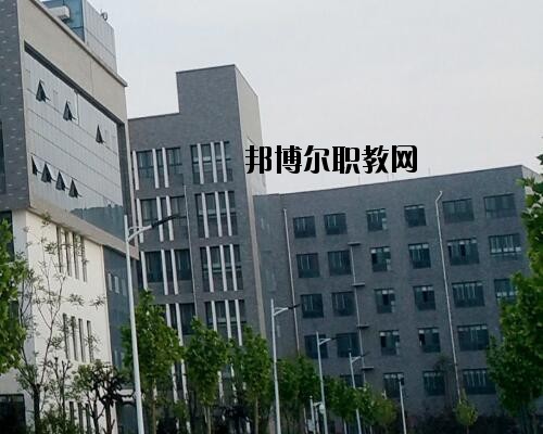 鄭州信息技術(shù)學(xué)校2021年招生辦聯(lián)系電話