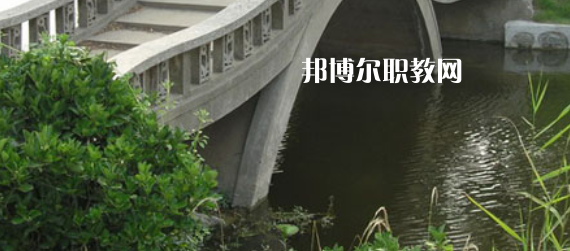 淮安市洪澤區(qū)技工學(xué)校地址在哪里，哪個地區(qū)，哪個城市?